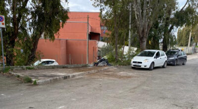 Discarica abusiva davanti alla scuola di Tor San Lorenzo: multe e bonifica